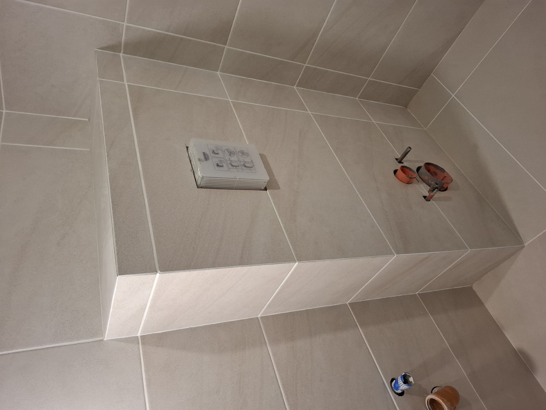 Лепене на плочки в баня Н335